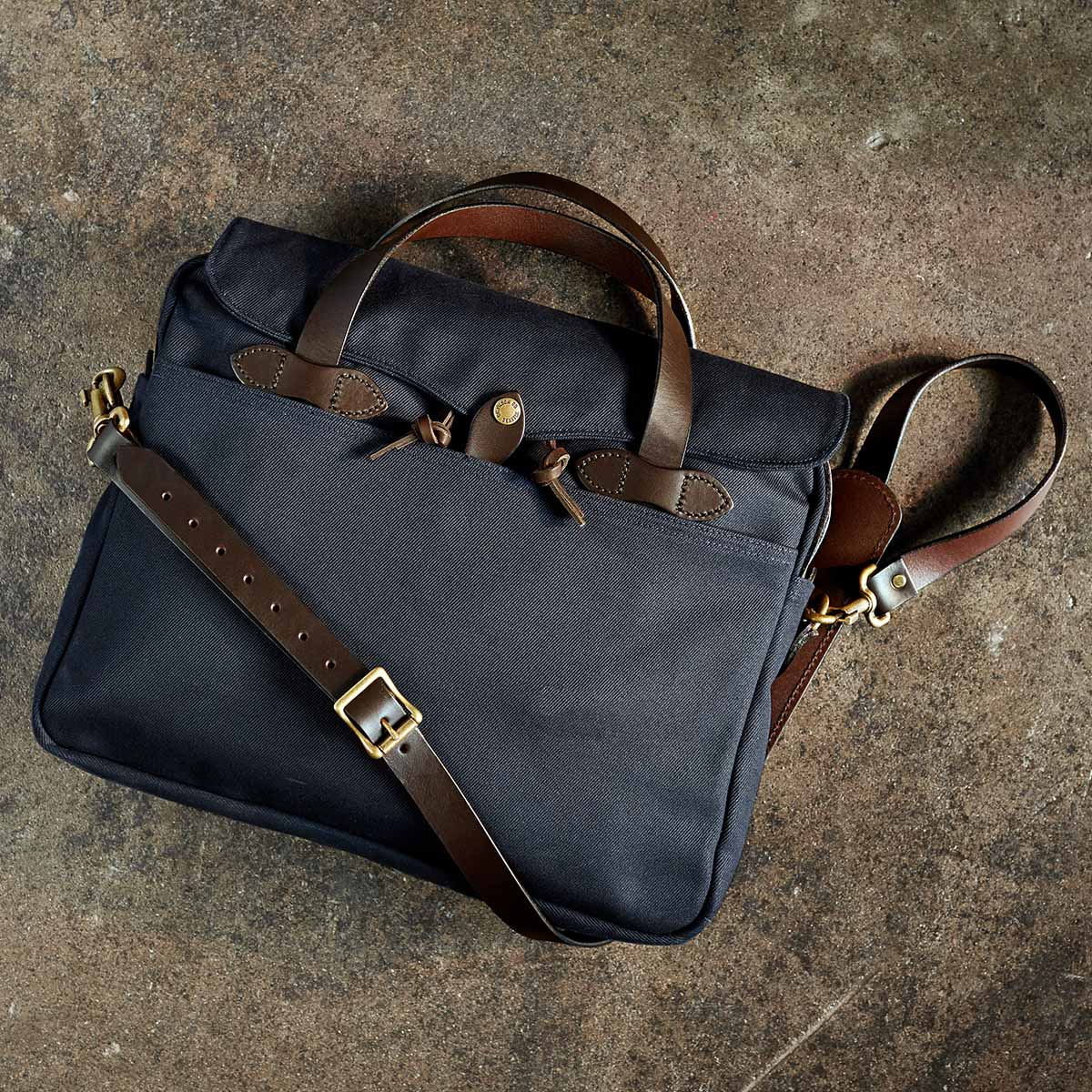 Filson Original Briefcase Navy, stoere tas met stijl en karakter