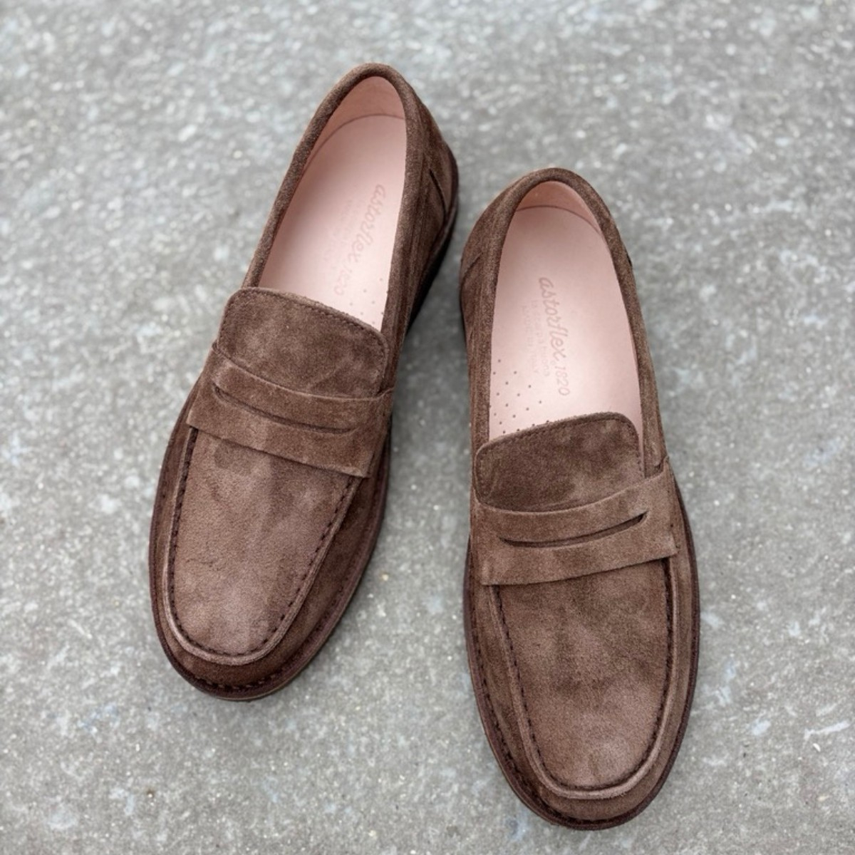 Astorflex Mokaflex Loafers Boot Dark Khaki, perfecte schoen voor de lente en zomer.