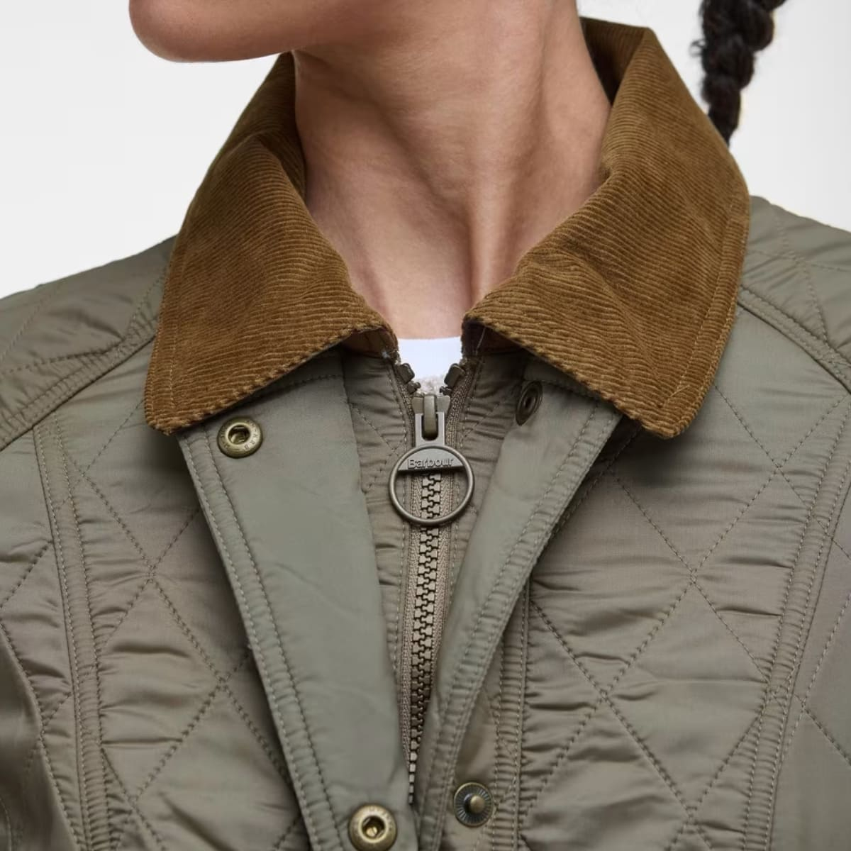 BARBOUR BEADNELL POLARQUILT JACKET MILITARY BROWN Lichtgewicht, comfortabel en perfect om te layeren in drie seizoenen