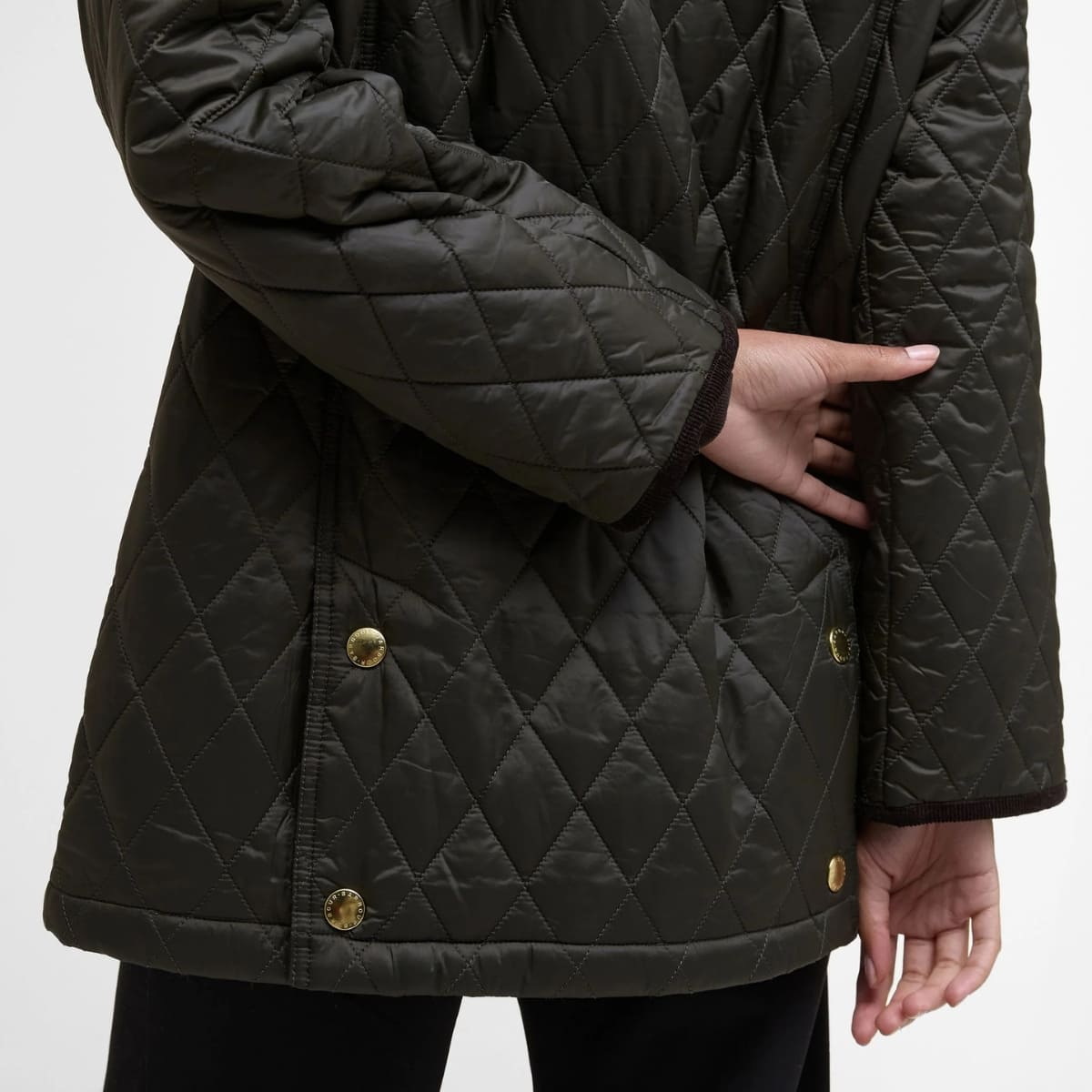 Barbour Modern Beadnell Quilted Jacket gestudeerde ventilatie aan de achterkant voor praktisch gebruik en bewegingsvrijheid.