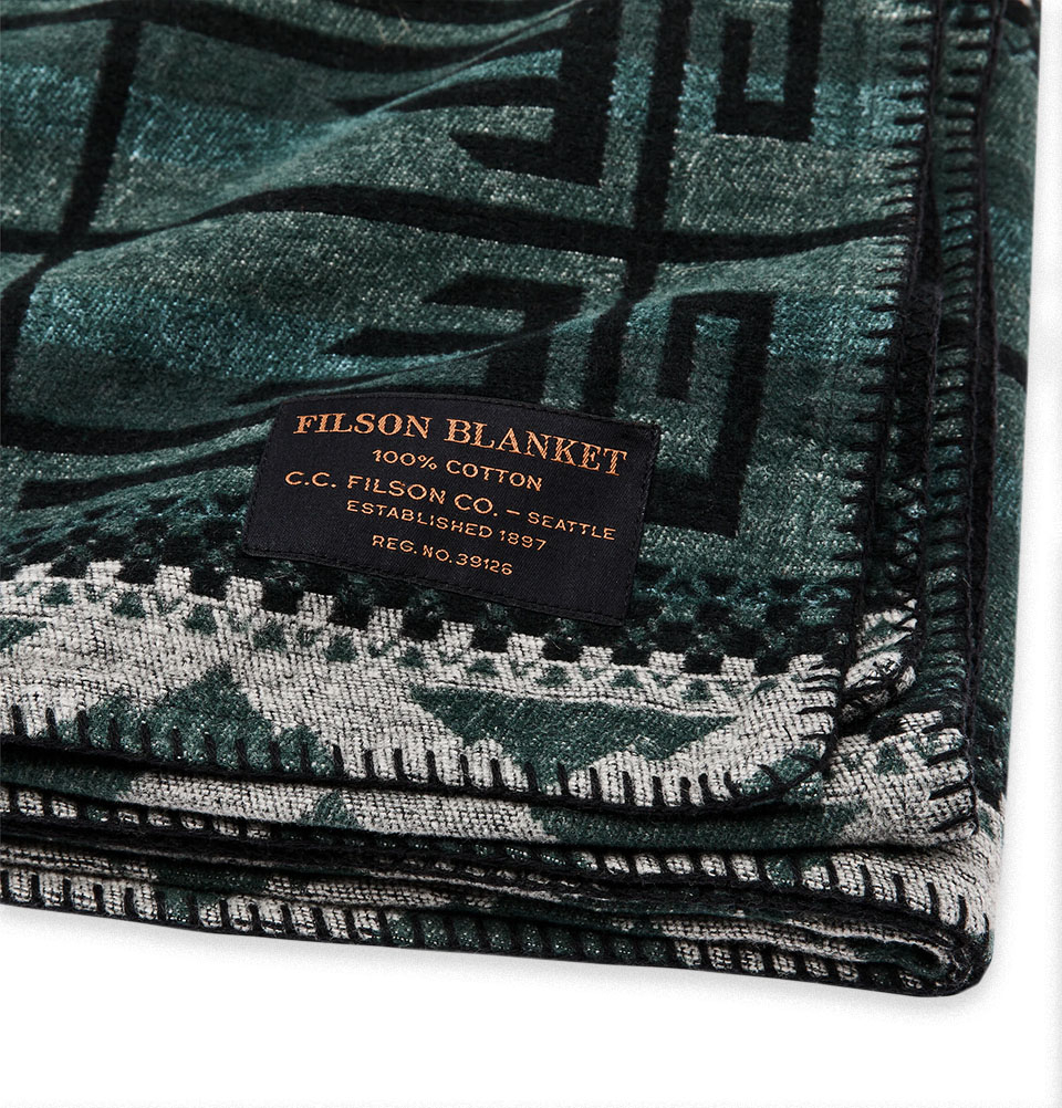 Filson Fire Mountain Blanket Black/Green/Granite, geborsteld voor een zacht gevoel tegen de huid, zorgt voor knus comfort