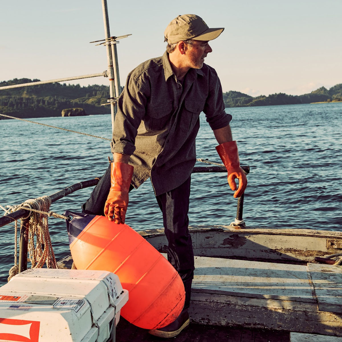 Filson Alaskan Guide Shirt Dark Heather Gray, dit iconische, ademende flanellen overhemd heeft een geplooide rug voor extra bewegingsvrijheid