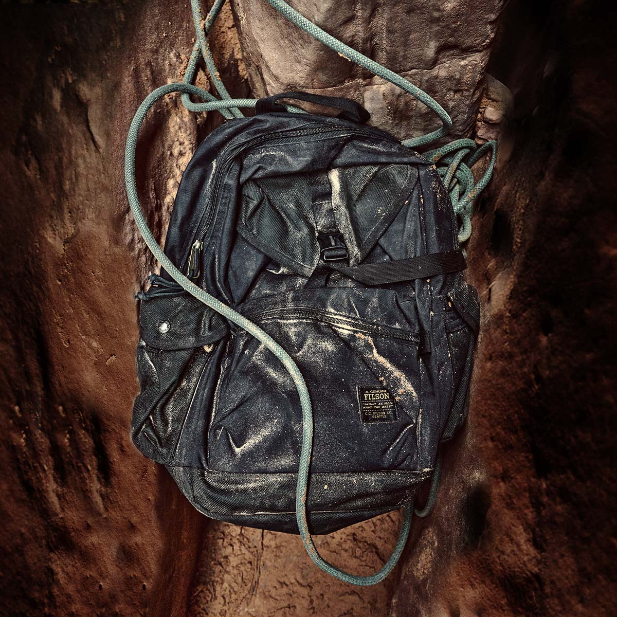 Filson Surveyor 36L Backpack Black, duurzame en veelzijdige rugzak die bestand is tegen intensief gebruik