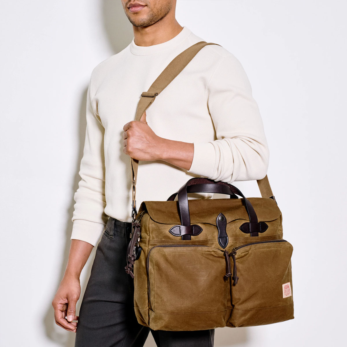 Filson 24-Hour Tin Cloth Briefcase Dark Tan, perfecte tas voor een weekend weg