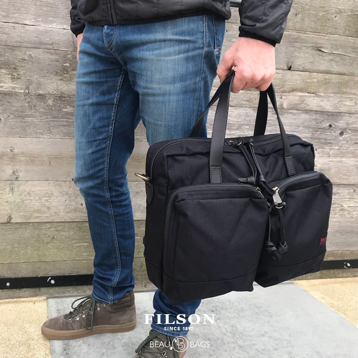 Filson Ballistic Nylon Dryden Briefcase Dark Navy, gemaakt van slijtvast ballistisch nylon dat bestand is tegen intensief gebruik