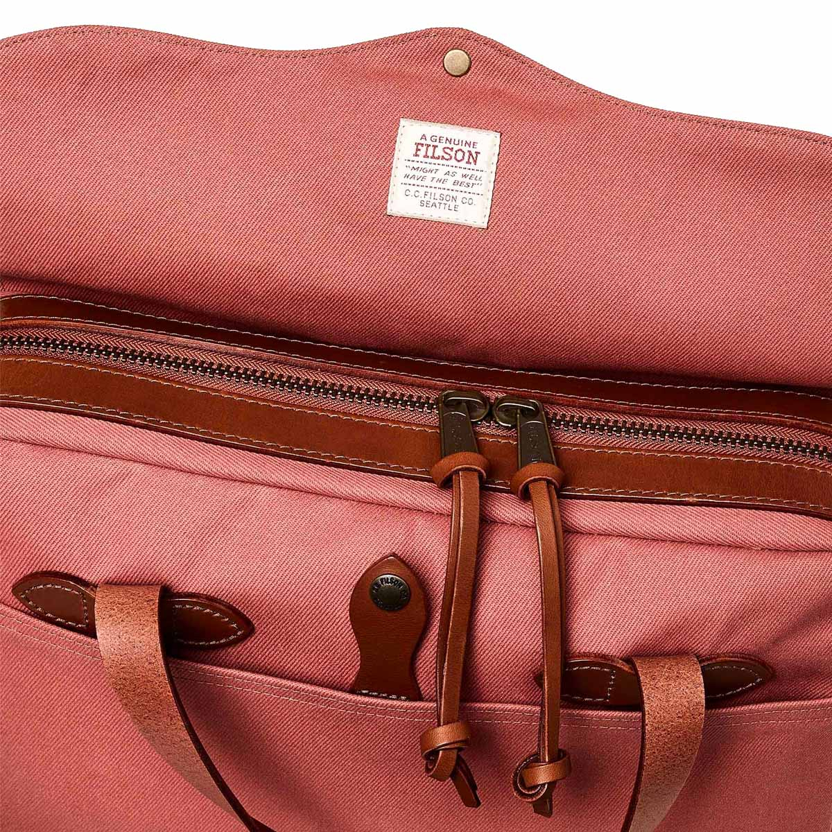Filson Original Briefcase Cedar Red, extraordinary bag for an ordinary day