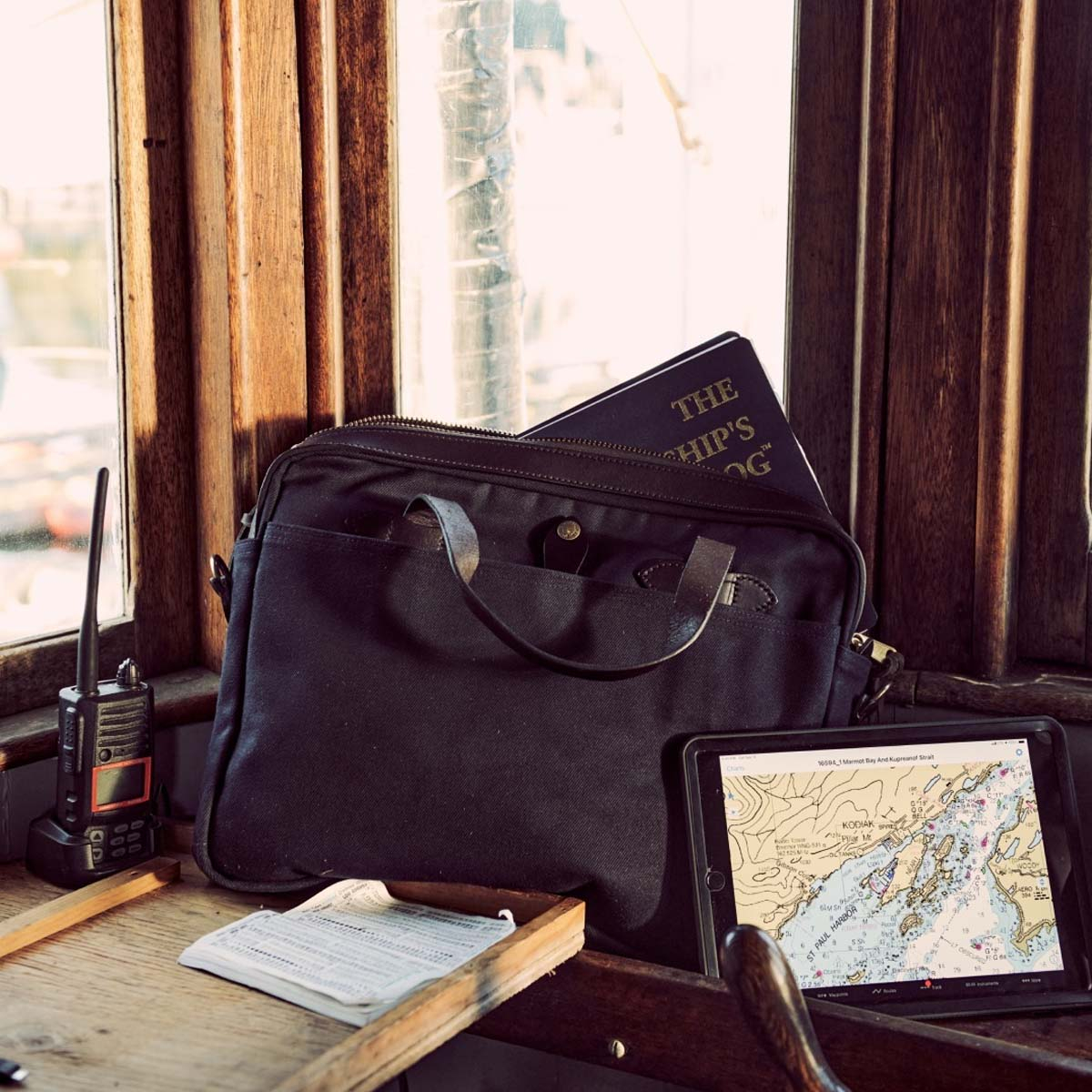 Filson Compact Briefcase Navy, slanke aktetas. Zeer goed gemaakt en mooi gedetailleerd