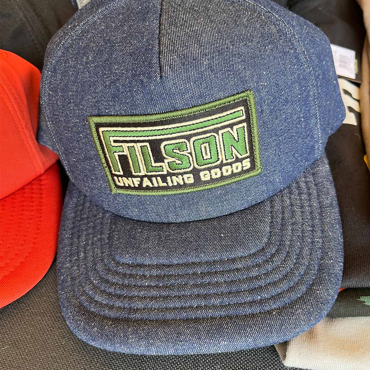 Filson Harvester Dark Indigo/Shelton, klassieke vijf-panel cap voor comfort en jaren trouwe dienst