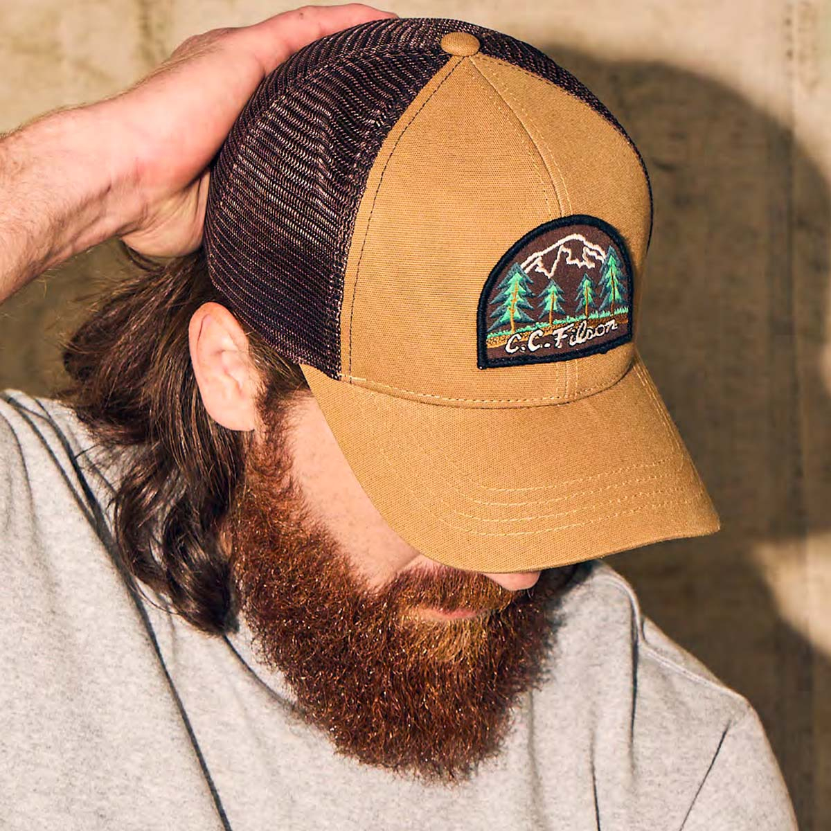 Filson Logger Mesh Cap Wheat/Wood, iconische pet van middelzwaar 100% katoenen canvas