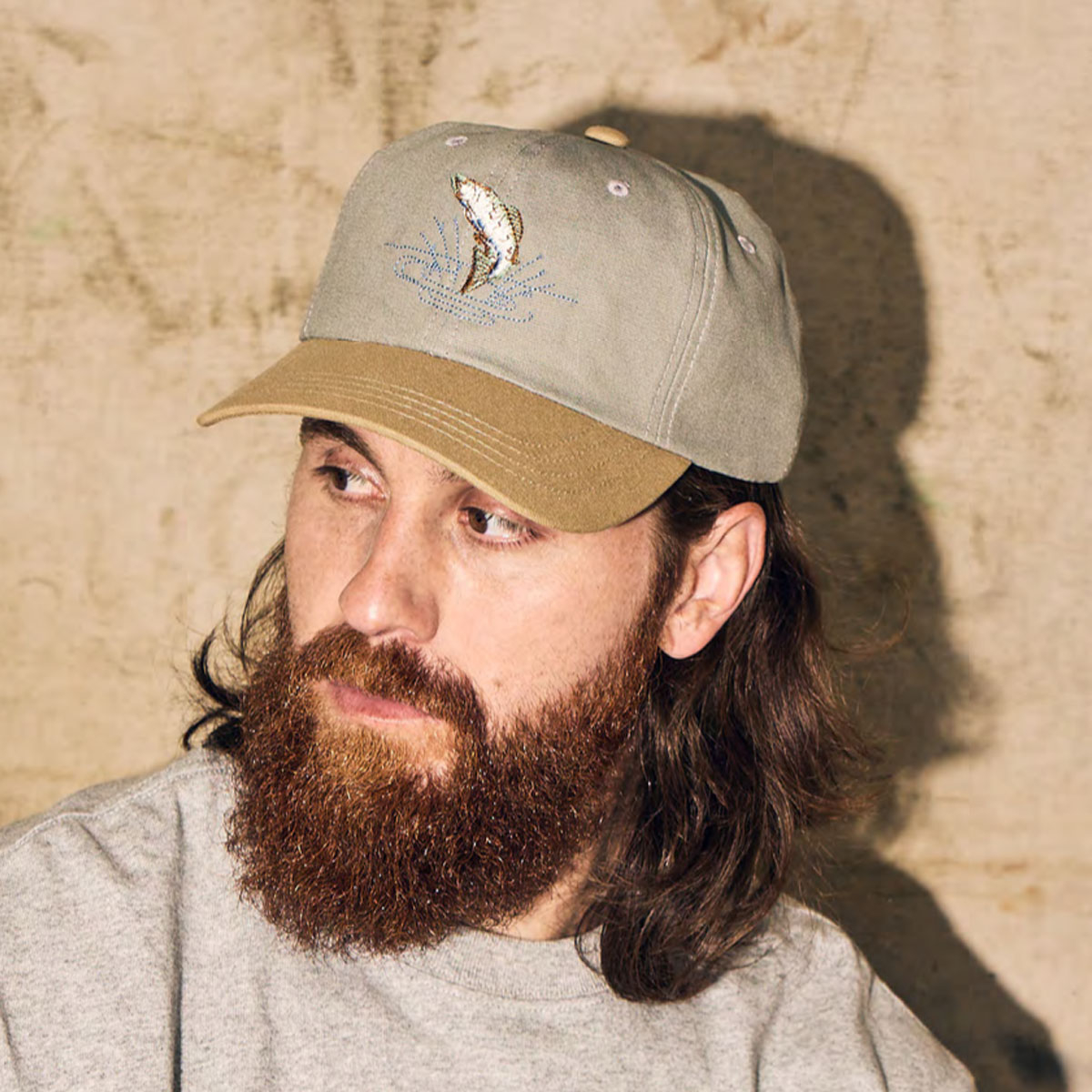Filson Low-Profile Logger Cap Mist/Leaping Fish, Cap gemaakt met waterafstotende waxed Tin Cloth