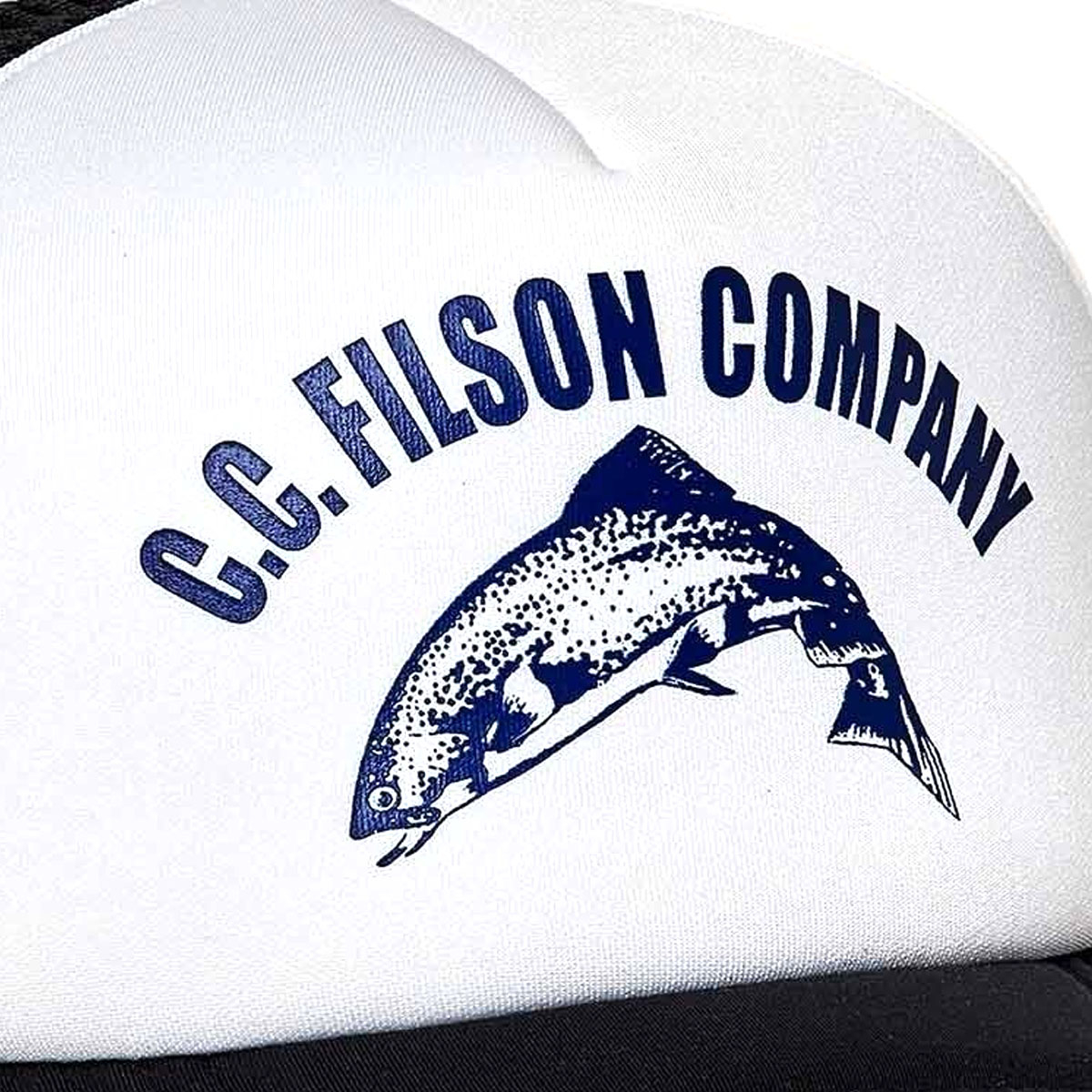 Filson Mesh Harvester Cap White Fisherman's Terminal, slijtvaste pet met geborduurd Filson logo patch en mesh-bescherming