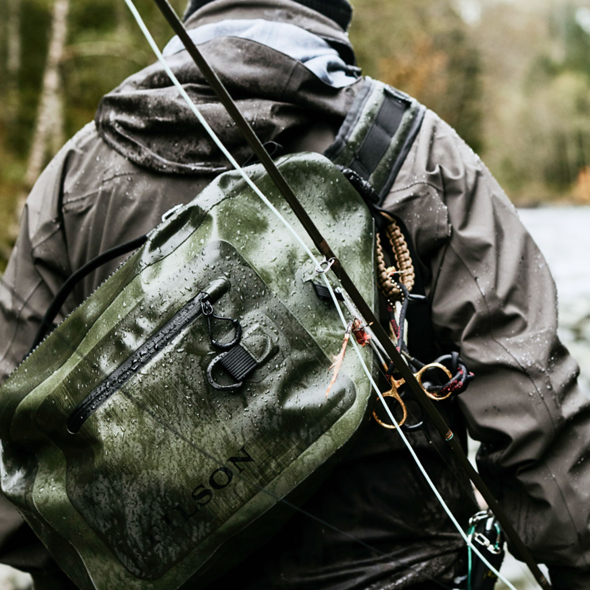 Filson Dry Waist Pack Green, keeps your gear dry in any weather, even when fully submerged