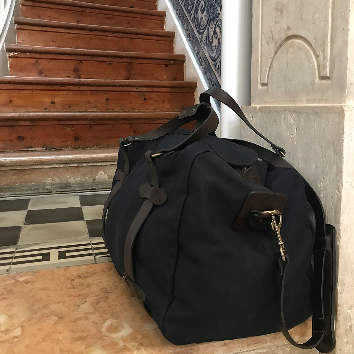 Filson Duffle Medium Navy, mee op citytrip naar Lissabon, Portugal