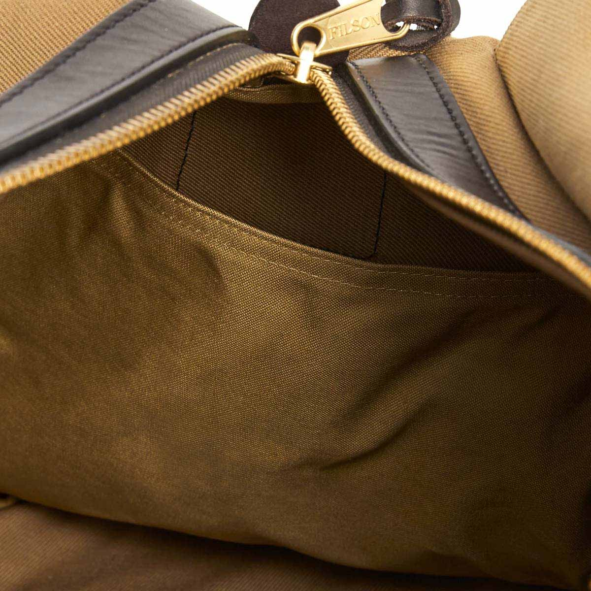 Filson Rugged Twilll Duffle Bag Large Tan, interieur insteekvakken op de koppen
