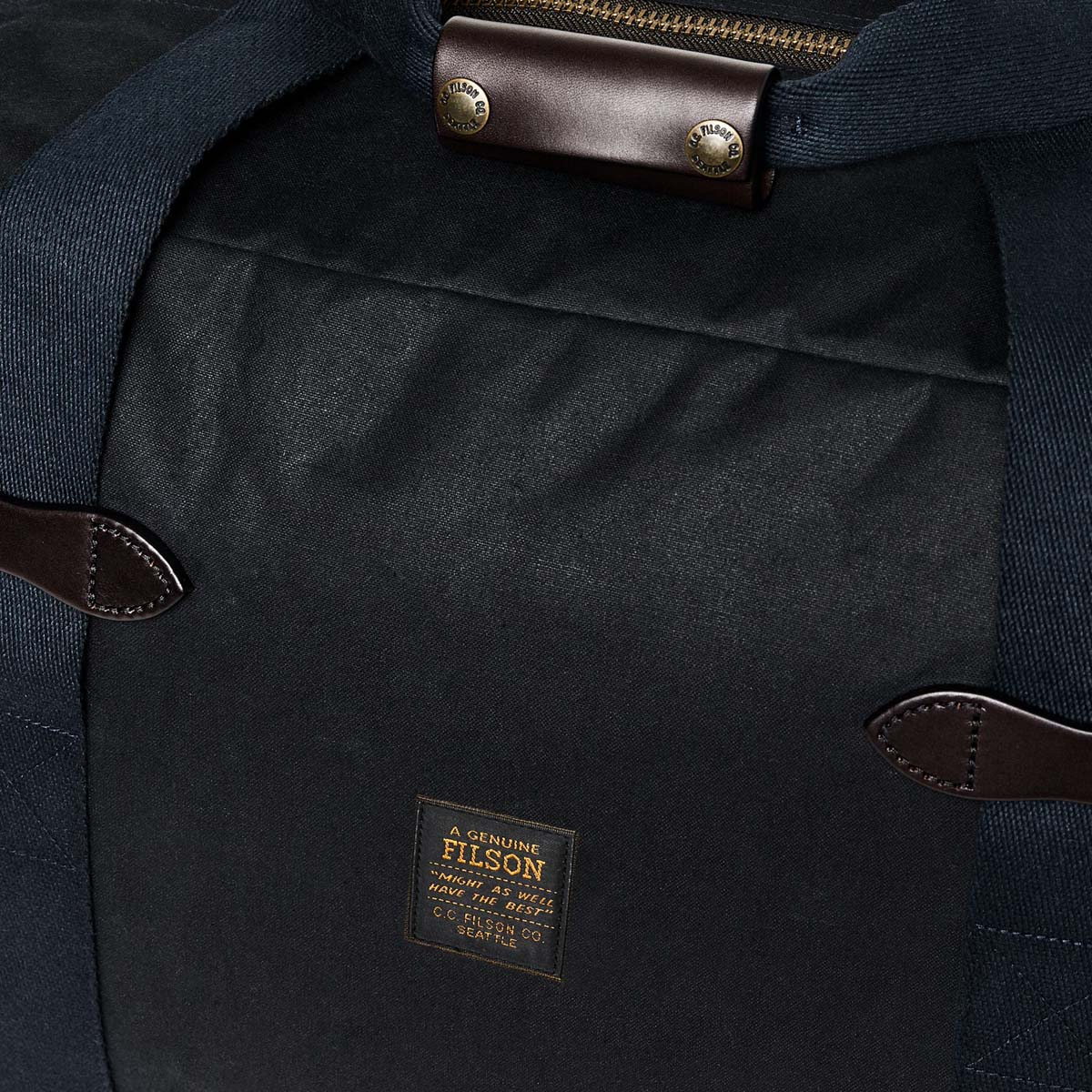 Filson Tin Cloth Medium Duffle Bag Navy, een compacte reistas voor een lang weekend
