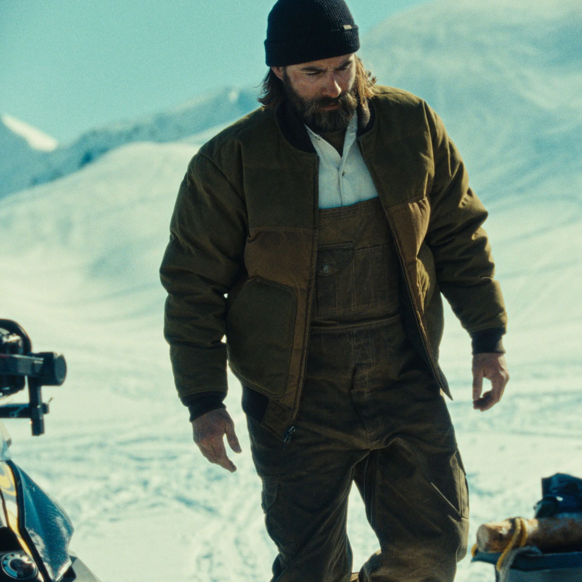 Filson Down Bomber Jacket Dark Tan, een warme, weerbestendige Cover Cloth Shell met verantwoord gewonnen donsisolatie Filson Down Bomber Jacket Dark Tan, weerbestendige Cover Cloth Shell met verantwoord gewonnen donsisolatie