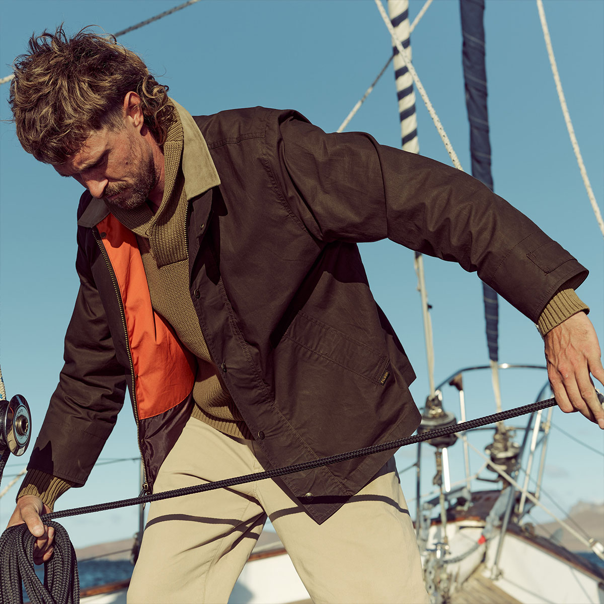 Filson Dry Wax Short Field Jacket Dark Brown, lichtgewicht gewaxte jas voor veldgebruik bij wisselvallig weer en dagelijks dragen.