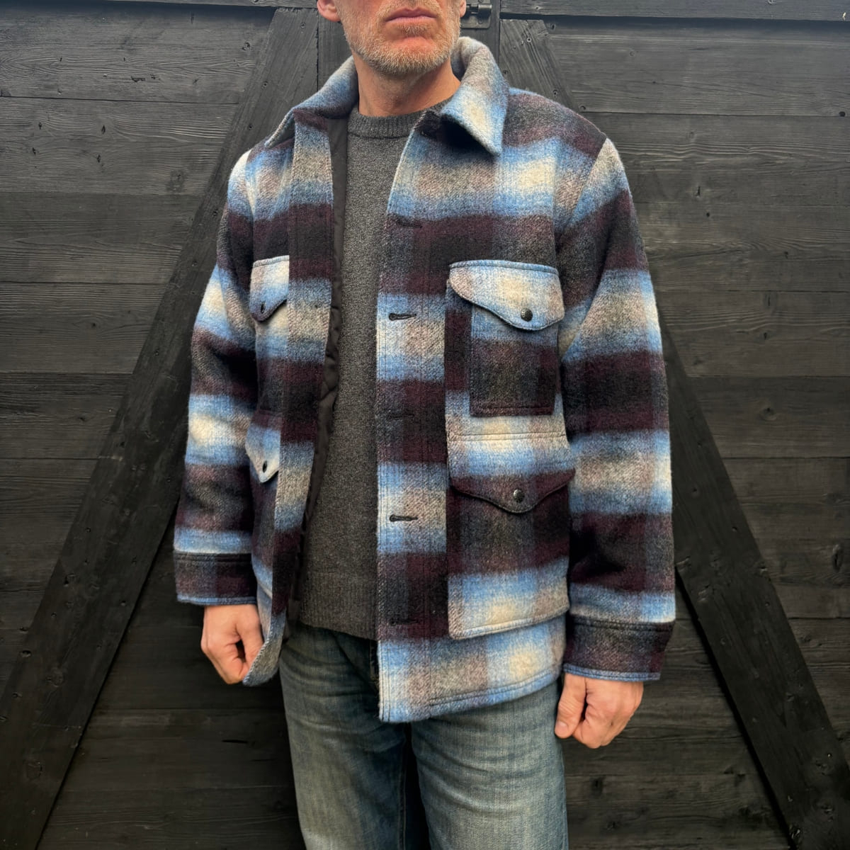 Filson Knitted Wool Cruiser Blue/Black Plaid, Stoere warmte, opnieuw ontworpen voor moderne avonturen