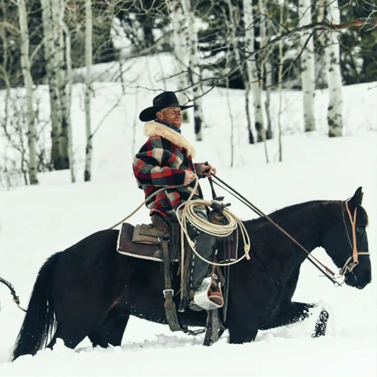 Filson Lined Mackinaw Wool Packer Coat Red/Cream/Blue Plaid, gemaakt met scheerwol voor comfort, natuurlijke waterafstotendheid en isolerende warmte in alle weersomstandigheden