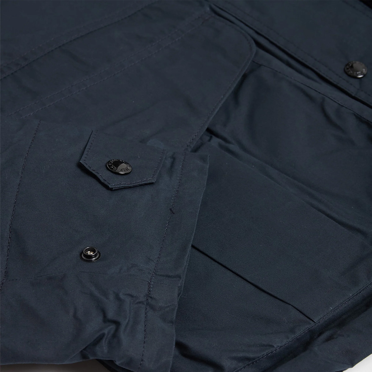 Filson Ranger Field Jacket Navy, gemaakt van lichtgewicht dry-waxed katoen