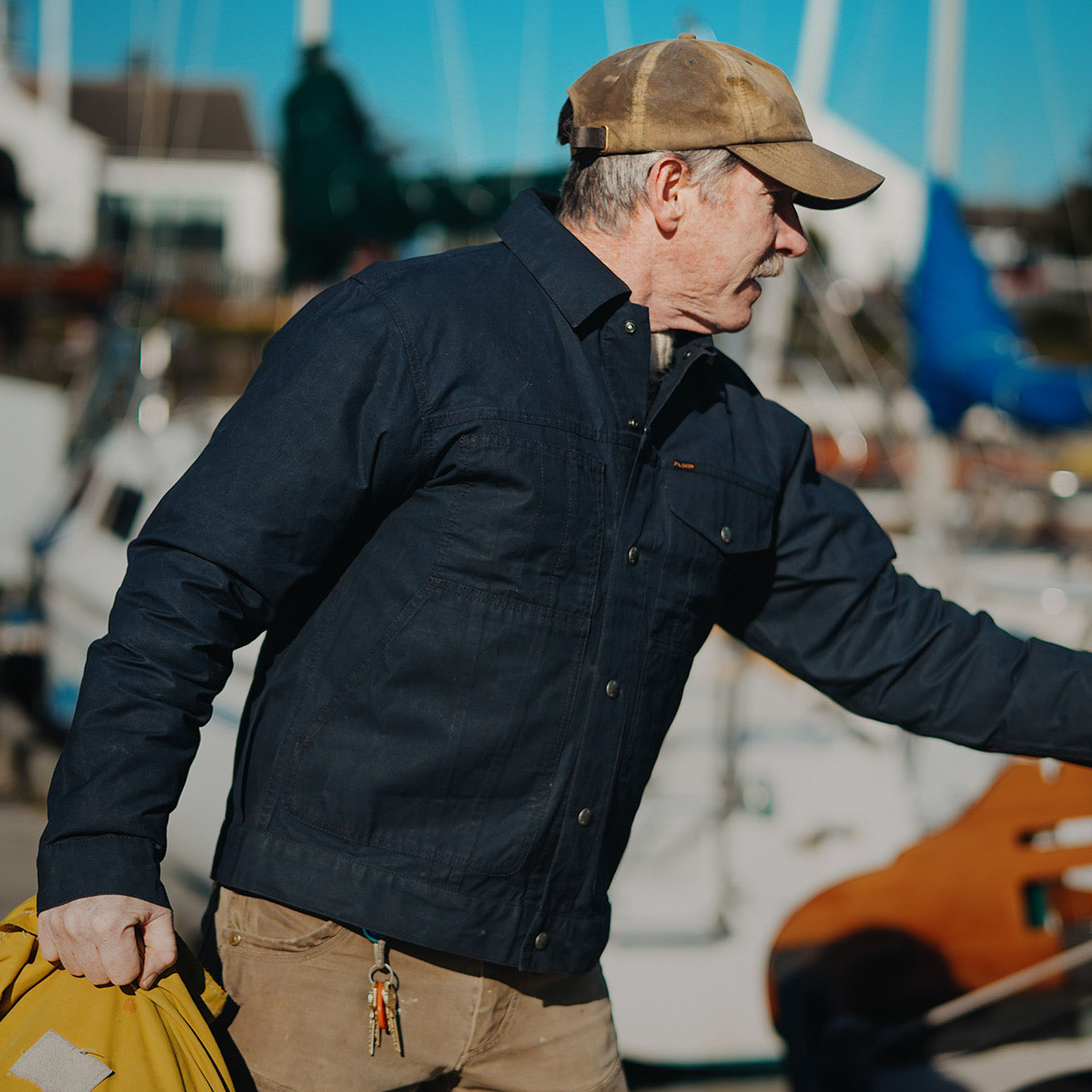 Filson Ranger Short Cruiser Navy, stoer jack op heuplengte van lichter, wasbaar gewaxt katoen voor warmer weer