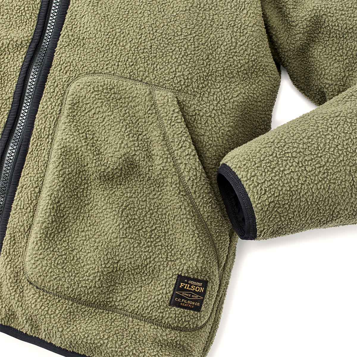 Filson Reversible Pile Fleece Jacket Dark Olive Drab, gemaakt met 4-oz. ripstop nylon + 9.5-oz. hoogpolige fleece Filson Reversible Pile Fleece Jacket Dark Olive Drab, gemaakt met 4-oz. ripstop nylon + 9.5-oz. hoogpolige fleece