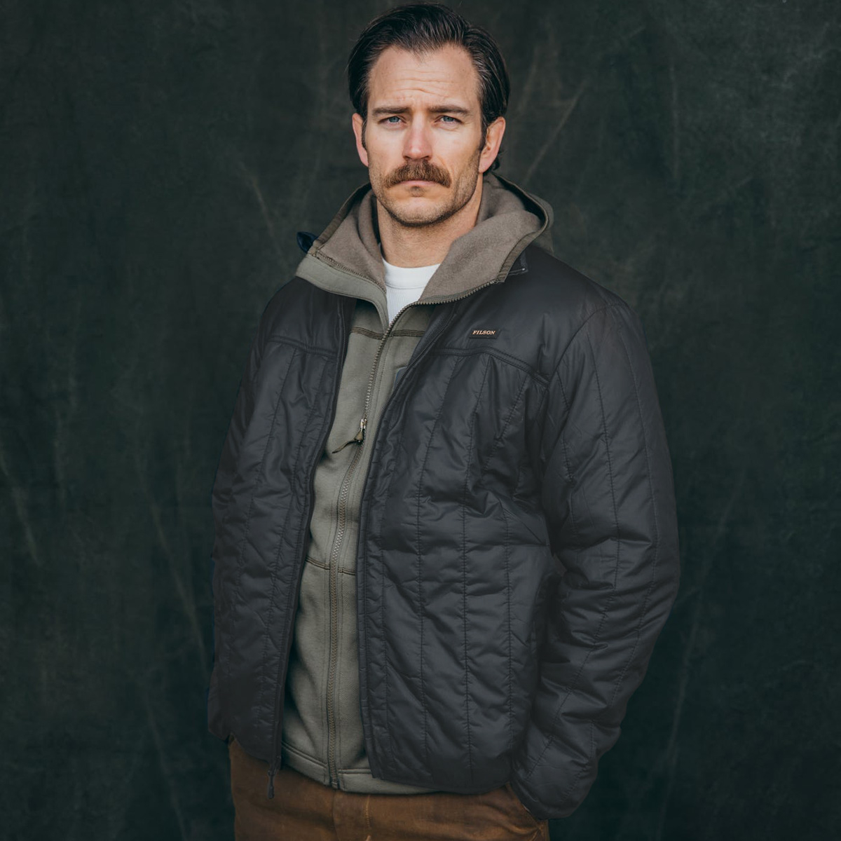 Filson Ultralight Jacket Raven, lichtgewicht jas met uitzonderlijke warmte-gewichtsverhouding Filson Ultralight Jacket Raven, lichtgewicht jas met uitzonderlijke warmte-gewichtsverhouding