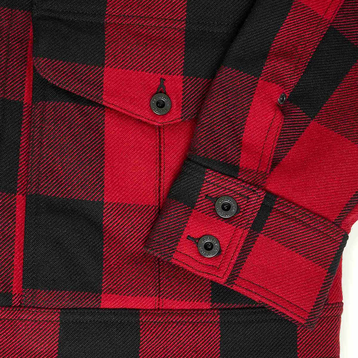 Filson Wool Journeyman Jacket Red/Black Buffalo, Verstelbare manchetten met dubbele knoopdetails