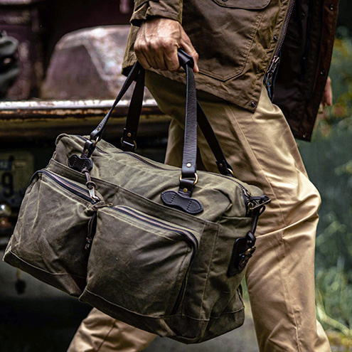 Filson 48-Hour Tin Cloth Duffle Bag Otter Green, een robuuste reistas met grote vakken, perfect voor een lang weekend weg