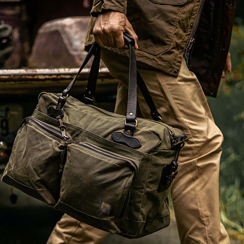Filson 48-Hour Tin Cloth Duffle Bag Otter Green, een robuuste reistas met grote vakken, perfect voor een lang weekend weg