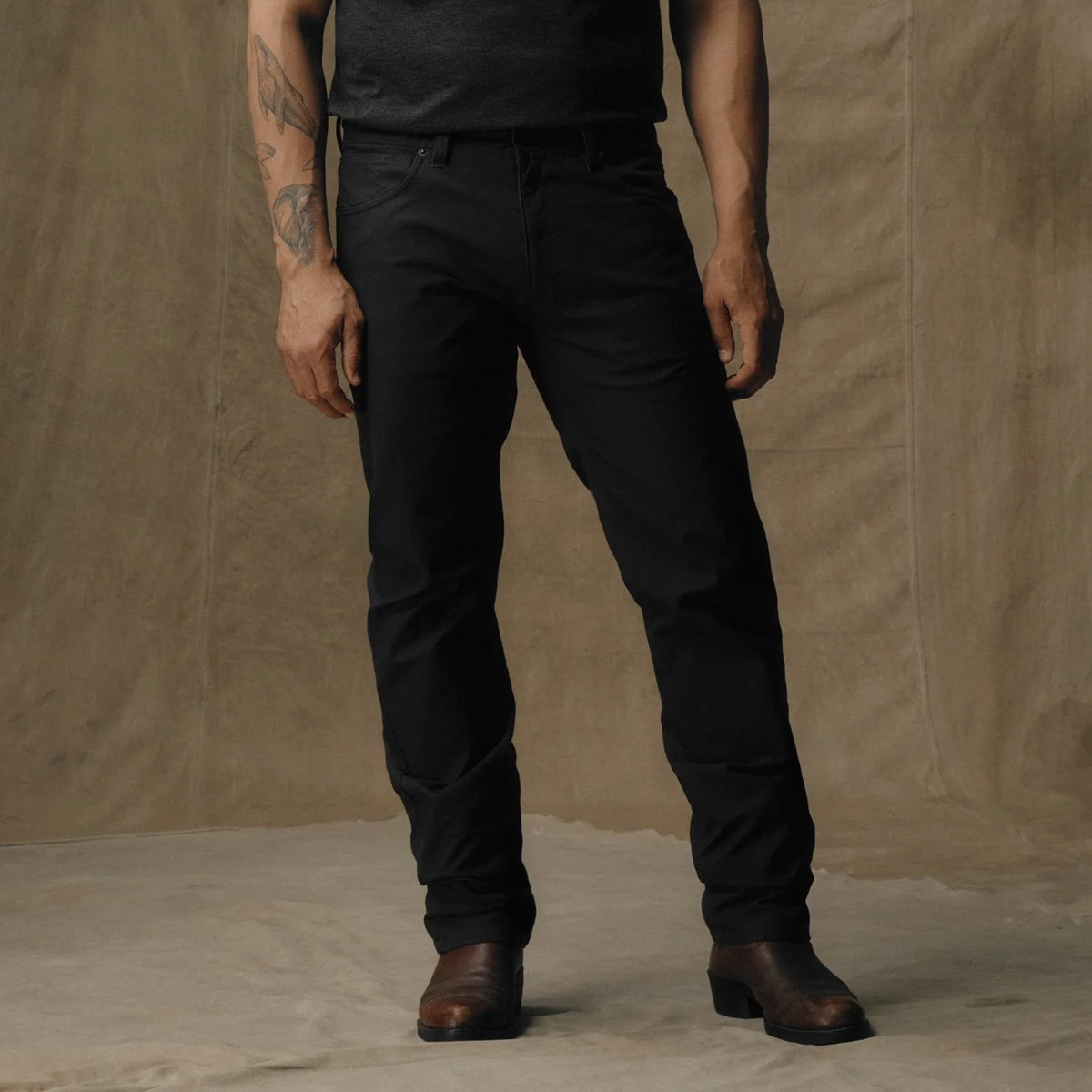 Filson Dry Tin 5 Pocket Pants Raven, Duurzame werkbroek ontworpen om de zwaarste klussen te doorstaan.