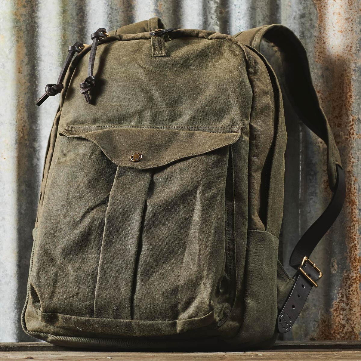 Filson Journeyman Backpack 20231638 Otter Green, ideaal voor trektochten en voor het vervoeren van spullen door de stad
