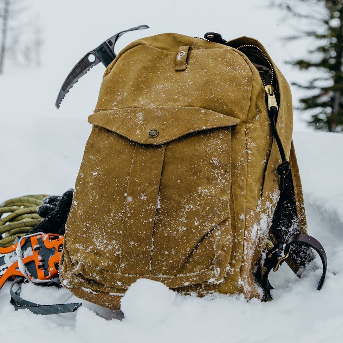 Filson Journeyman Backpack 20231638 Tan, ideaal voor trektochten en voor het vervoeren van spullen door de stad