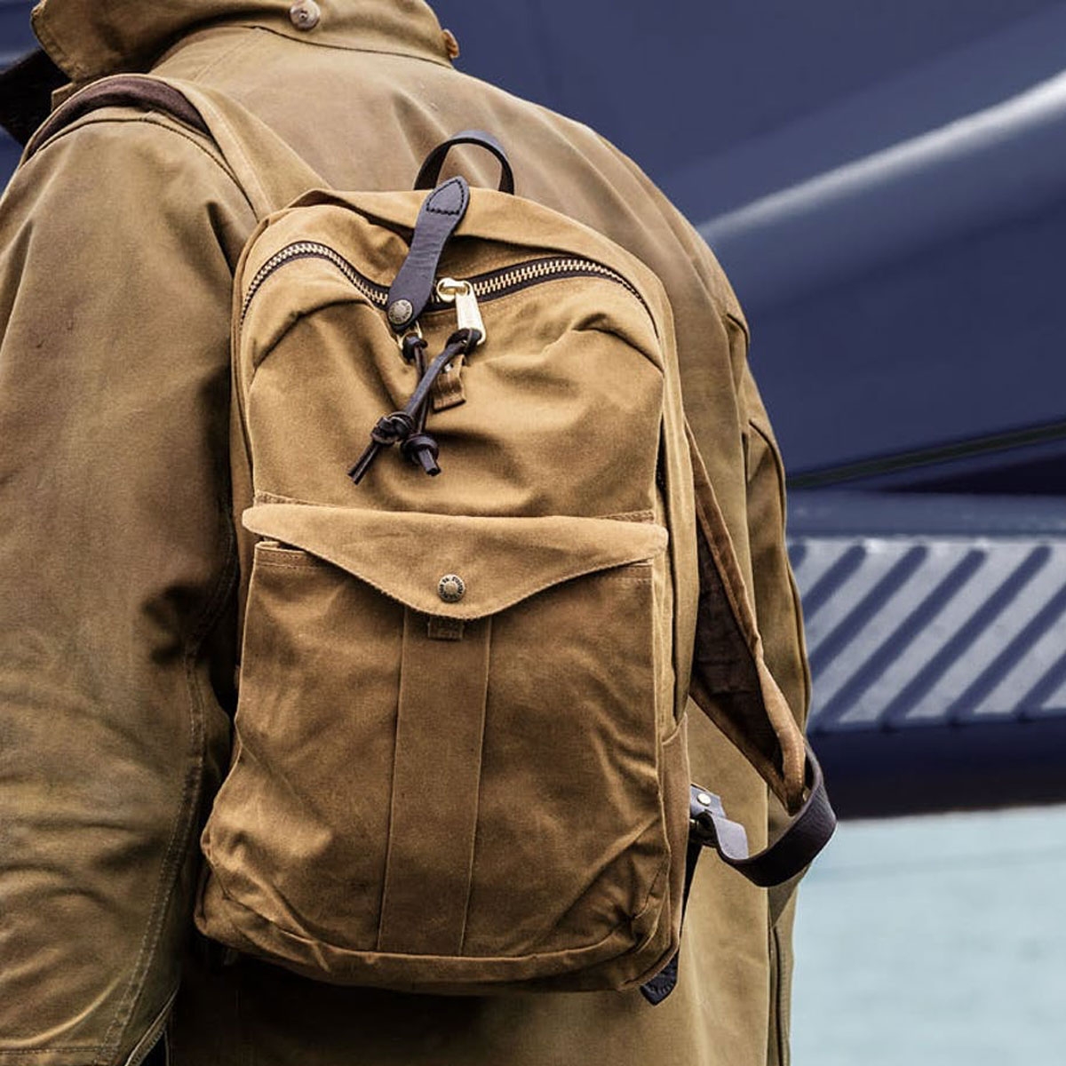 Filson Journeyman Backpack 20231638 Tan, waterdichte rugzak die tientallen jaren meegaat, in elk klimaat