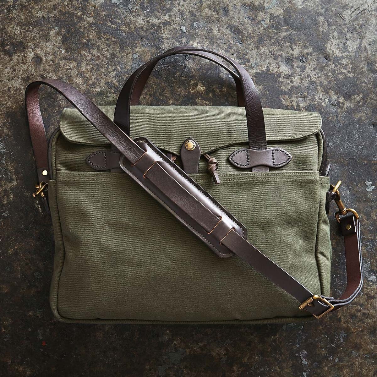 Rugged Twill Original Briefcase Otter Green, een robuuste, vintage geïnspireerde briefcase