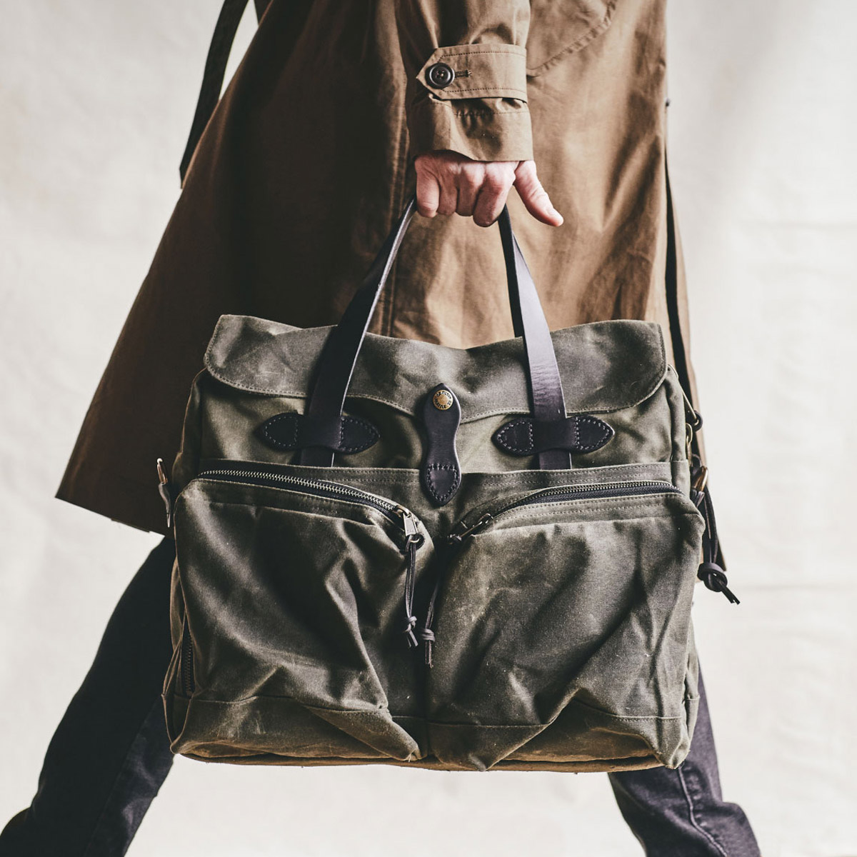 Filson-24-Hour-Briefcase-Ottergreen,  robuuste aktetas met veel opbergruimte voor een lang weekend onderweg