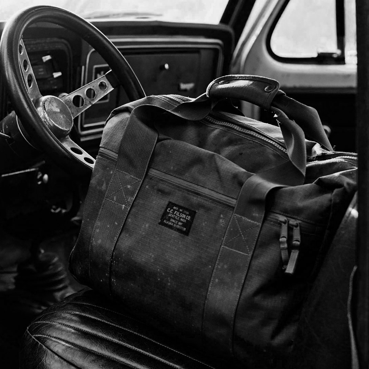 Filson Ripstop Nylon Pullman 20115932-Black, veelzijdige reistas die geschikt is voor zwaar gebruik