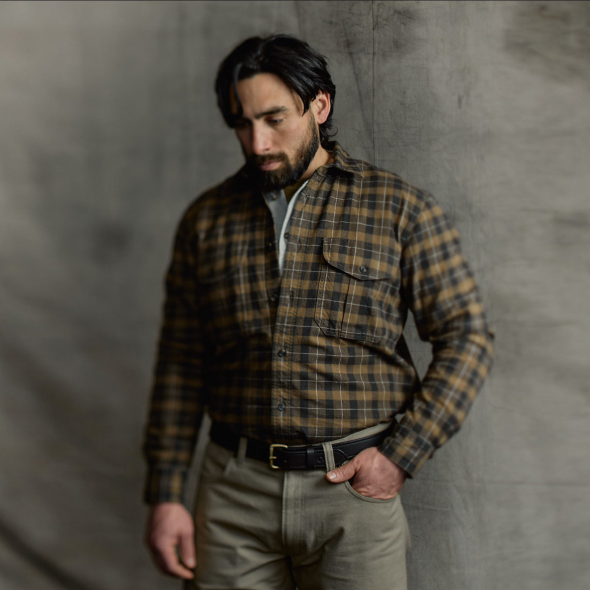 Filson Alaska Guide Shirt Light Brown/Peat/Multi Plaid, gemaakt van 8-oz. katoen flanel dat bekend staat om zijn unieke combinatie van duurzaamheid, zachtheid en warmte Filson Alaska Guide Shirt Light Brown/Peat/Multi Plaid, gemaakt van 8-oz. katoen flanel dat bekend staat om zijn unieke combinatie van duurzaamheid, zachtheid en warmte
