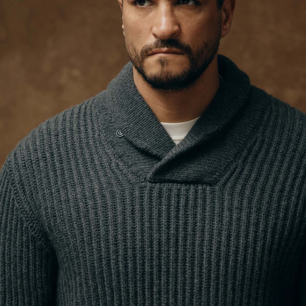 Filson Bristol Shawl Neck Sweater Grey Heather/Dark Charcoal, Tijdloze warmte. Robuuste verfijning. Ongeëvenaarde ambacht. Filson Bristol Shawl Neck Sweater Grey Heather/Dark Charcoal, Tijdloze warmte. Robuuste verfijning. Ongeëvenaarde ambacht.