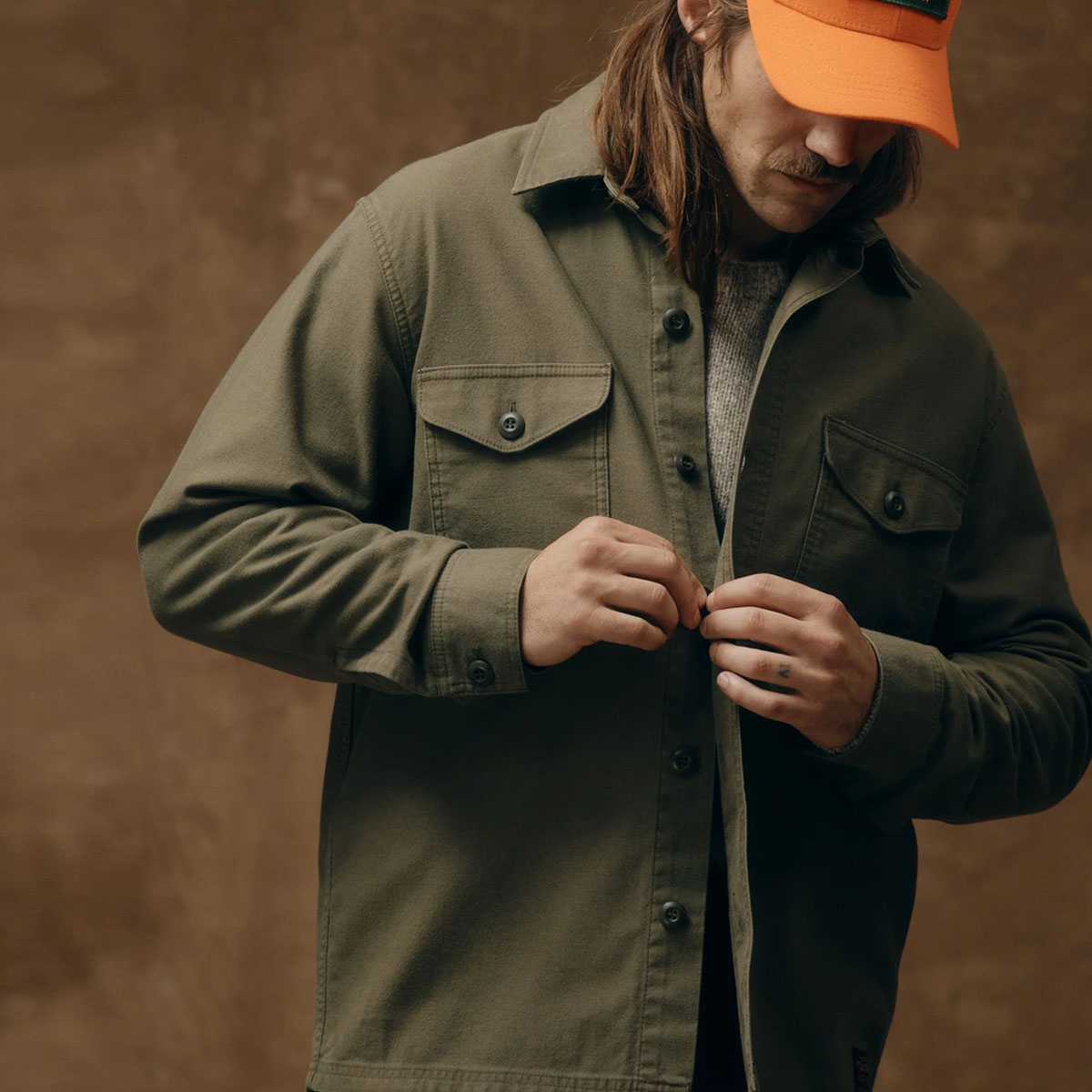 Filson Clarkston Jac-Shirt Surplus Green, een premium Jac-Shirt gebaseerd op vintage militaire veldjassen. Lichtgewicht en uitzonderlijk duurzaam