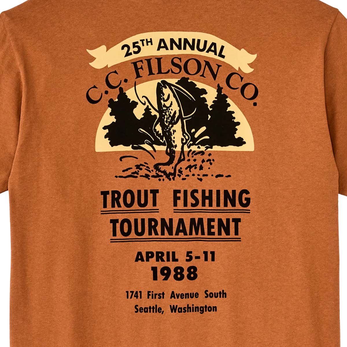 Filson Frontier Graphic T-Shirt Bourbon/Tournament, robuust shirt dat comfortabel in de hand ligt en zijn structuur behoudt, seizoen na seizoen Filson Frontier Graphic T-Shirt Bourbon/Tournament, robuust shirt dat comfortabel in de hand ligt en zijn structuur behoudt, seizoen na seizoen