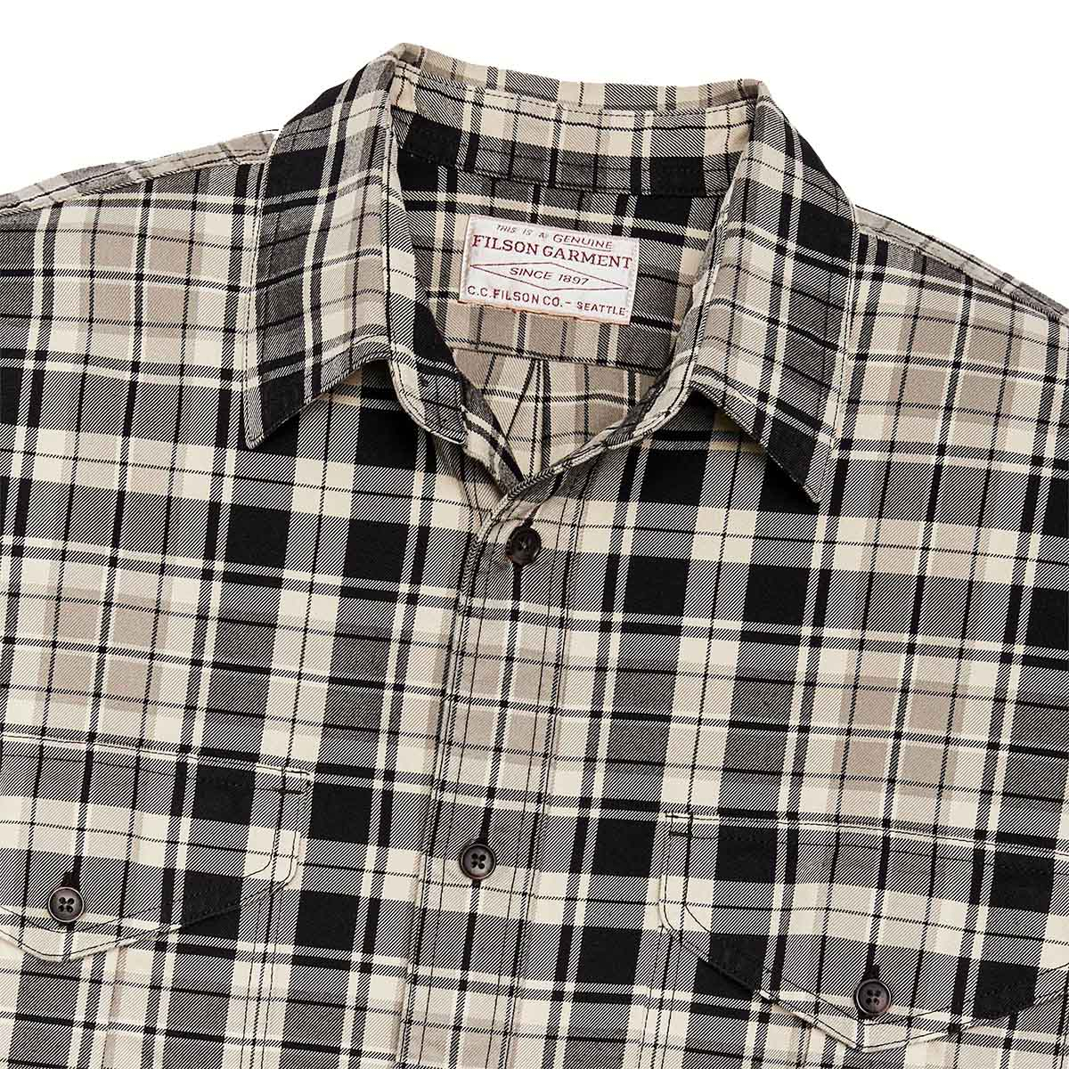 Filson Lightweight Alaskan Guide Shirt Cream/Black/Gray/Plaid, een lichtgewicht versie van Filsons iconische shirt