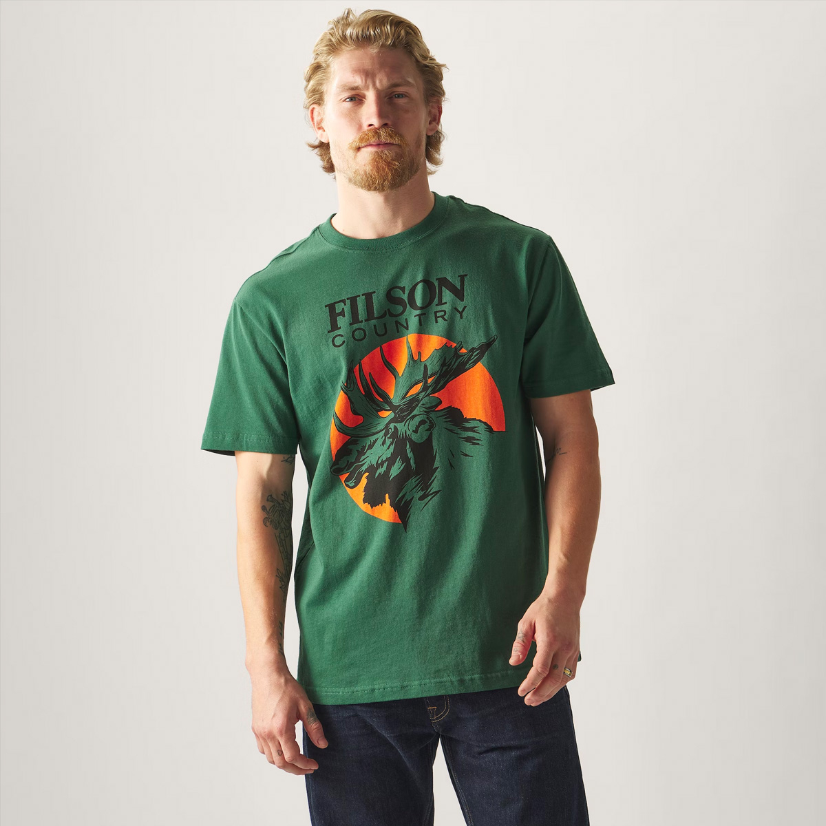 Filson Pioneer Graphic T-Shirt Green/Moose, gemaakt van 100% katoen met textuur, structuur en een comfortabel gevoel