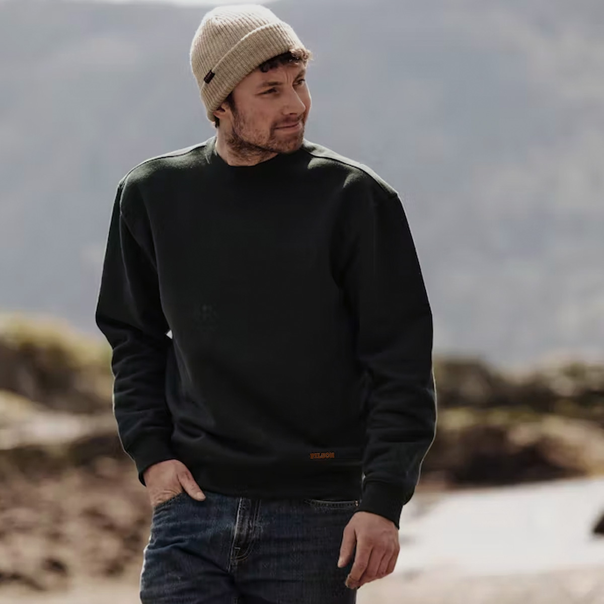 Filson Prospector Crewneck Sweatshirt Faded Black, een koel-weer basic gemaakt voor de lange termijn, gemaakt van stevig 13-oz. fleece
