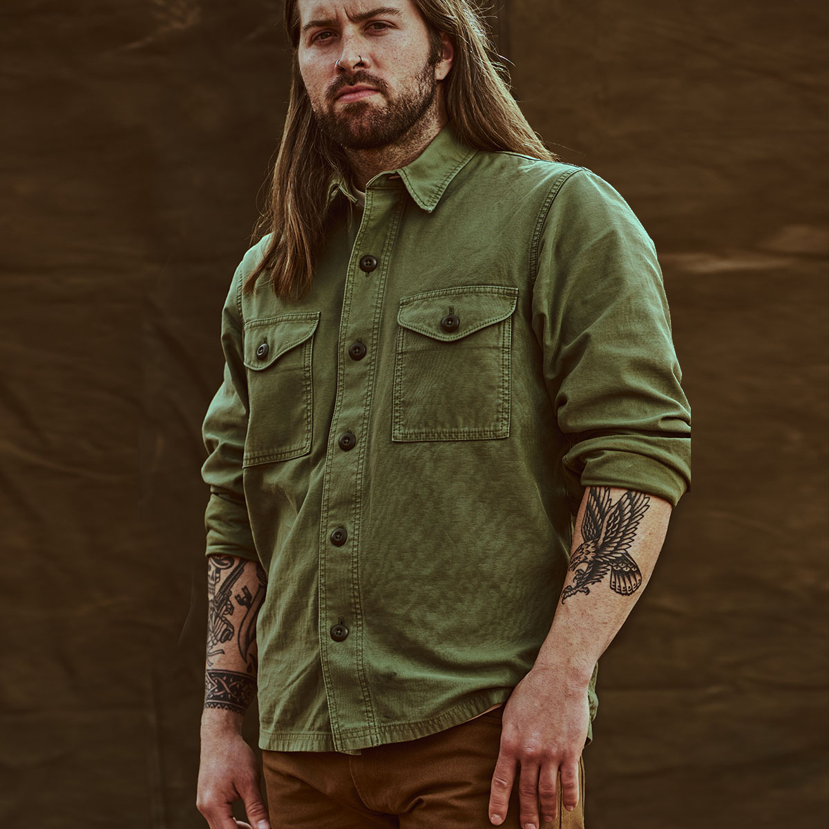 Filson Field Jac-Shirt Washed Fatigue Green, een perfecte laag voor volledige bedekking bij warm weer of als overshirt wanneer de temperatuur daalt