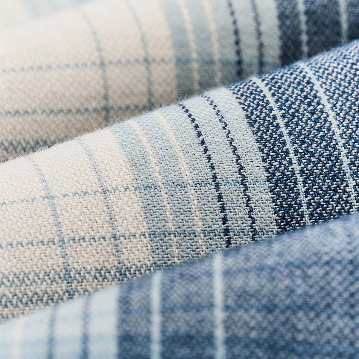 Filson Short Sleeve Chambray Shirt Indigo Plaid, gemaakt van duurzaam, middelzwaar chambray katoen