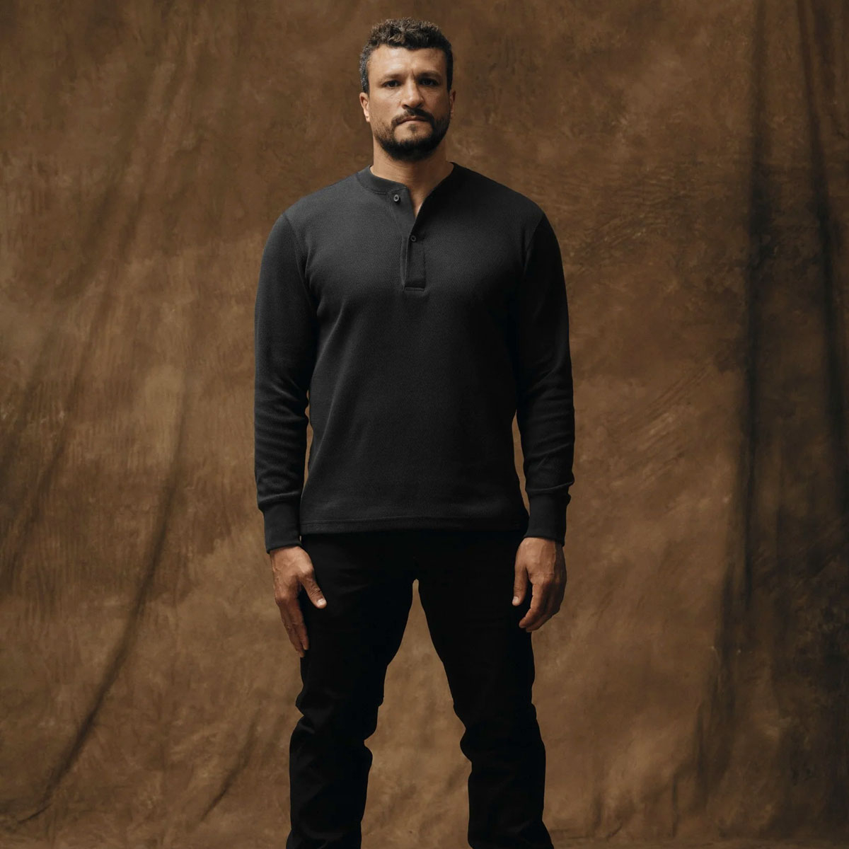 Filson Waffle Knit Henley Faded Black, een ideale basislaag in koude weersomstandigheden
