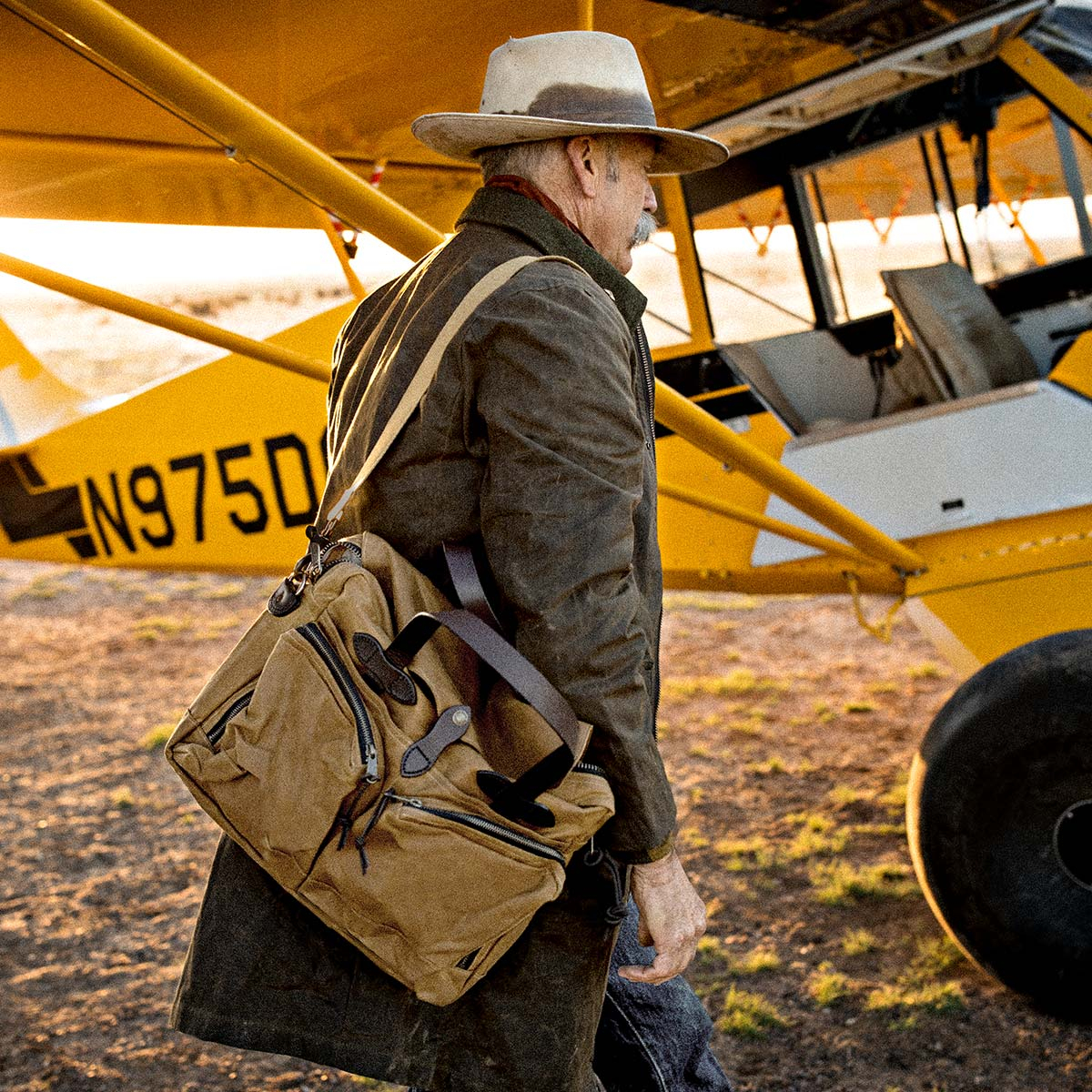 Filson 24-Hour Tin Cloth Briefcase Dark Tan, perfecte tas voor een weekend weg