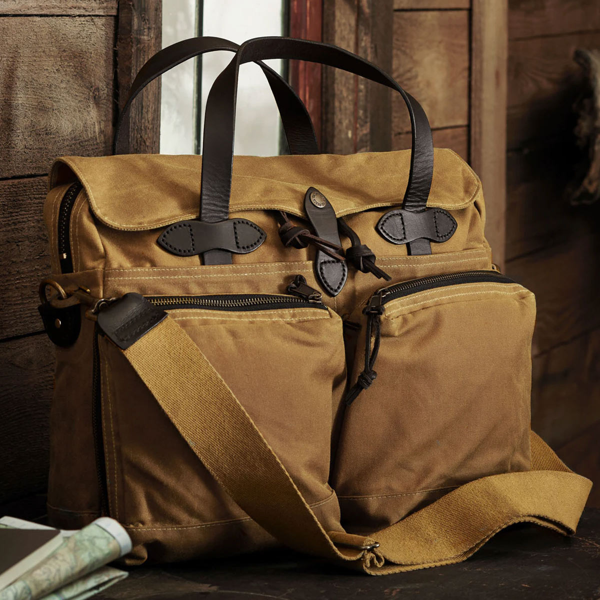 Filson 24-Hour Tin Cloth Briefcase Dark Tan, perfecte tas voor een weekend weg