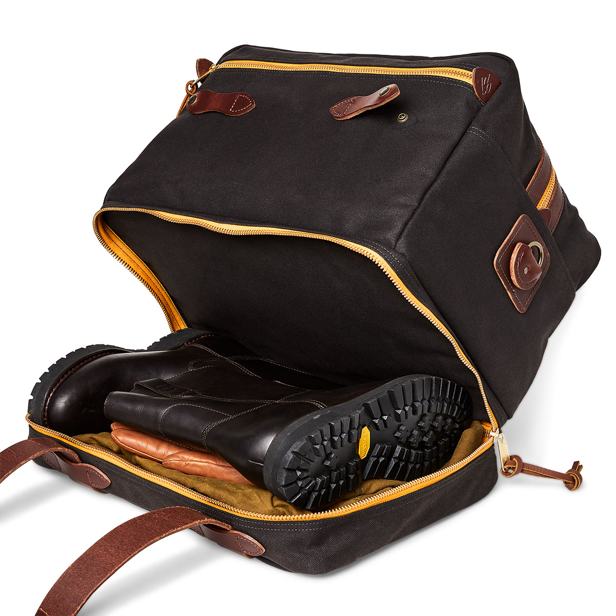 Filson Traveller Outfitter Bag Stapleton Cinder met bodemcompartiment met rits en ritsvakken over de hele breedte